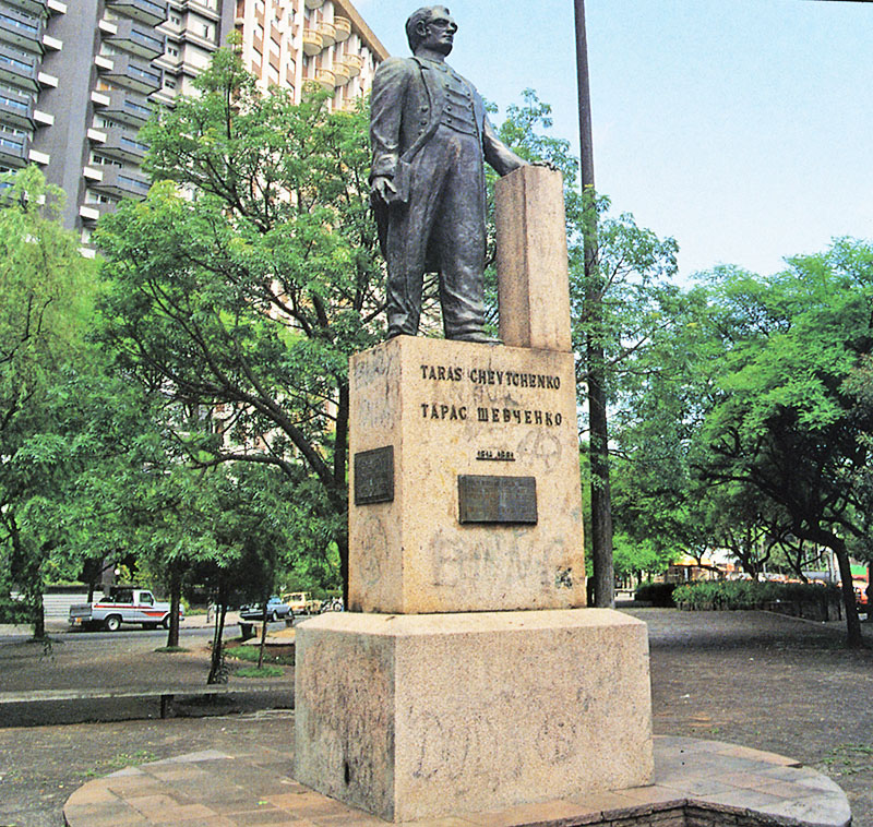 Площа України з пам’ятником Т. Шевченку